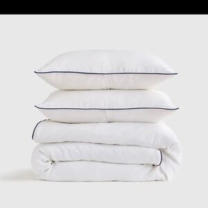 Quince European Linen Piped Duvet Cover Set King/Cali White & Navy Set $200, New